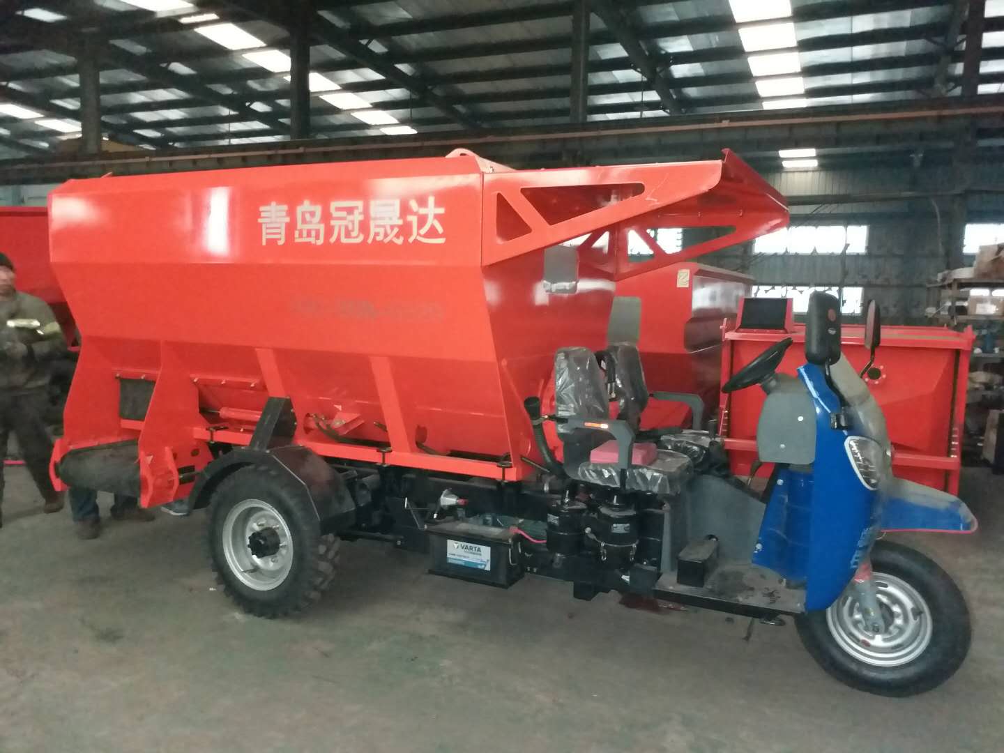 內(nèi)蒙古某公司購買雙側撒料車